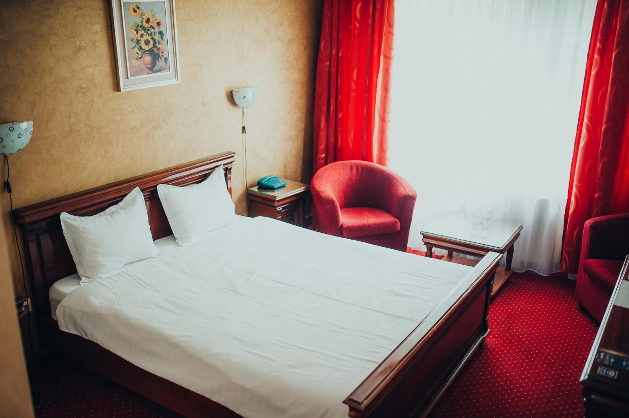 Hotel Bavaria Craiova Extérieur photo