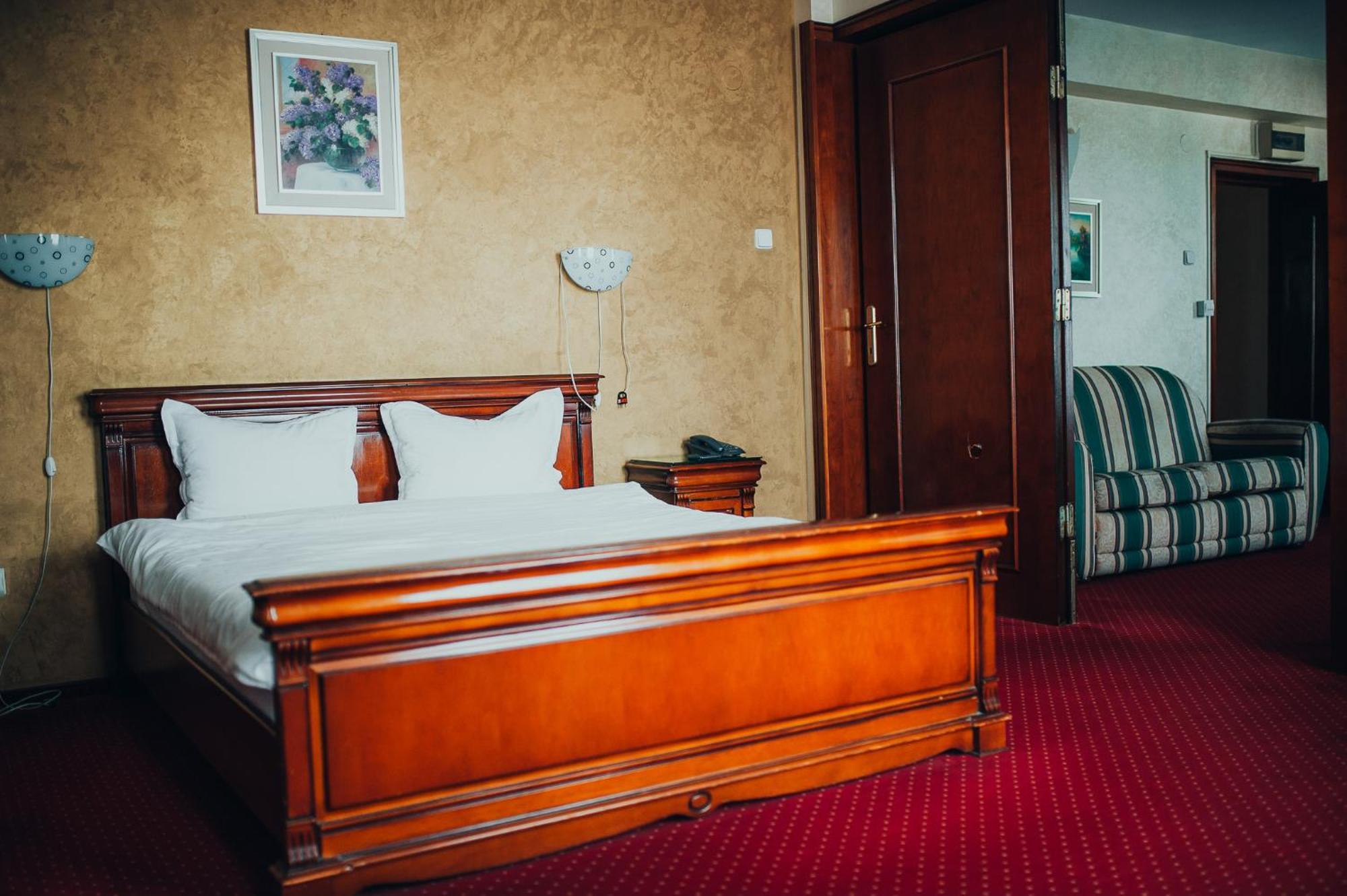 Hotel Bavaria Craiova Extérieur photo